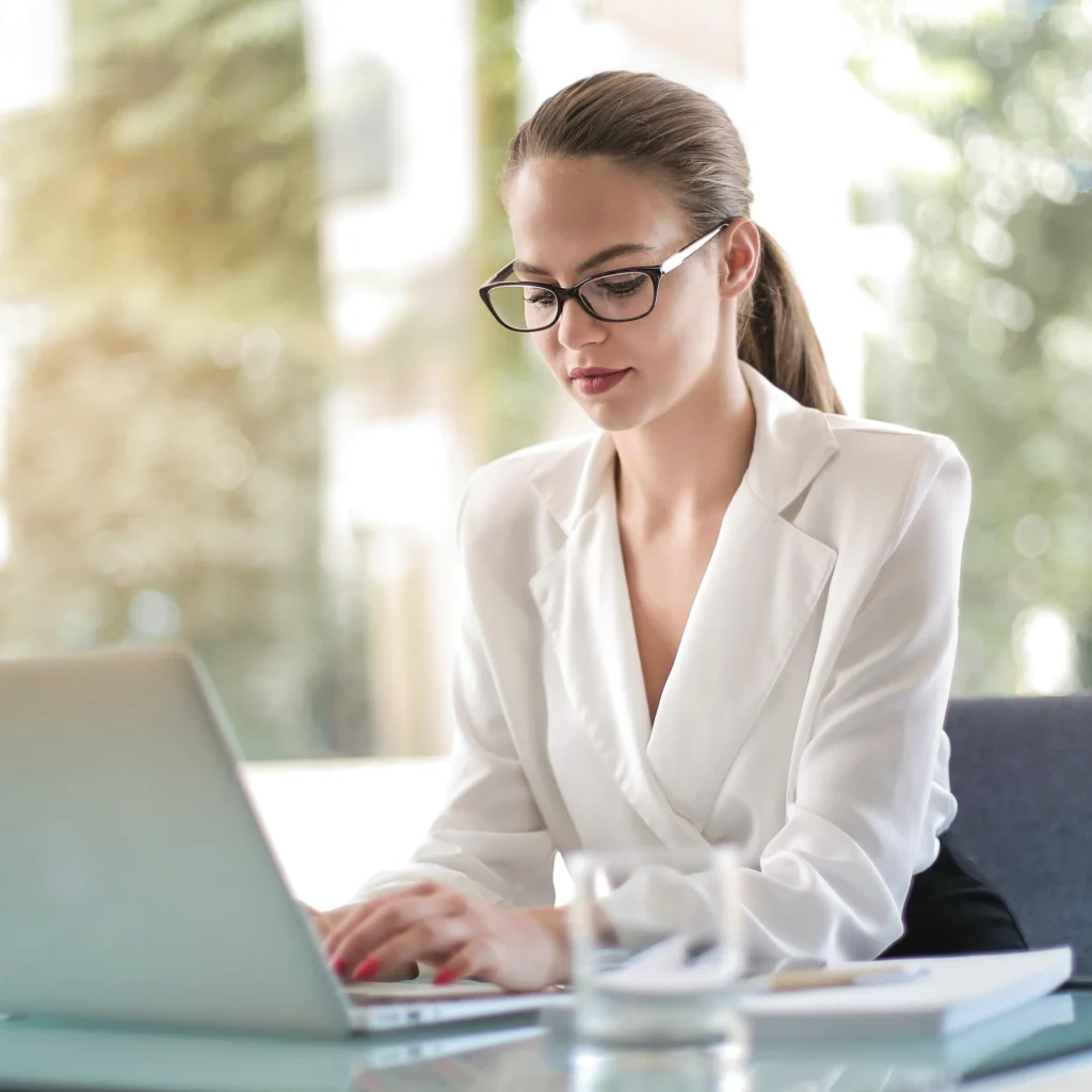COMPUTER BUSINESS APPLICATION FOR ASSISTANT ADMINISTRATION